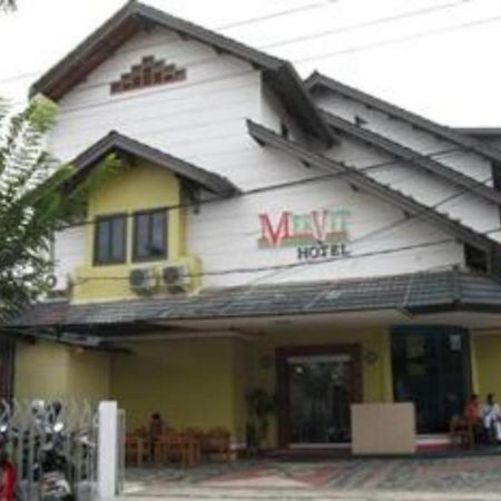 Mervit Hotel Padang  Exterior photo